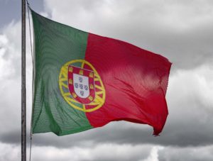 Bandeira de Portugal. Exportação para Portugal. Imagem: Luis Feliciano/Unsplash